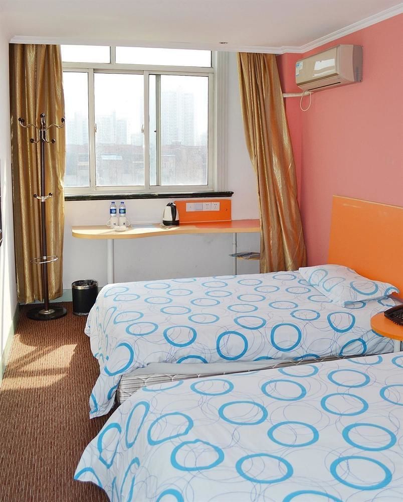 אורומקי Motel 168 Hotel מראה חיצוני תמונה